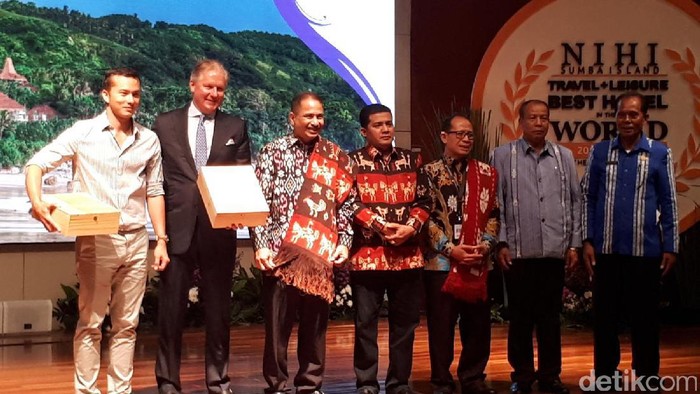 Menpar Arief Ucapkan Selamat Untuk Parade 1.001 Kuda Sandelwood