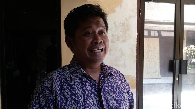 Edwin Endra Praja, anggota DPRD Kota Mojokert dari Fraksi Partai Gerindra usai diperiksa KPK di Mapolresta Mojokerto, Jawa Timur, Rabu (12/7/2017)
