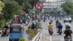 Tidak Takut Bahaya, Pemotor Nekat Melawan Arus