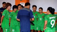 Untuk mempercepat penyelesaian kendala tersebut, kata Aziz yang juga Ketua Banggar DPR-RI, pihak manajemen pelatnas timnas futsal putri harus segera mengirimkan surat secara resmi kepada tim CDM. Dalam kunjungan tersebut, Aziz sempat melihat penampilan timnas futsal putri yang melakukan uji coba dengan Tim futsal UPI Bandung.