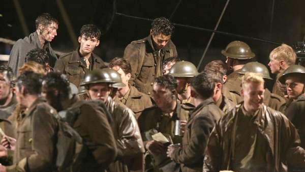 Ikut Premier Dunkirk, Pangeran Harry Berjumpa Veteran Perang Ikut Premier Dunkirk, Pangeran Harry Berjumpa Veteran Perang
