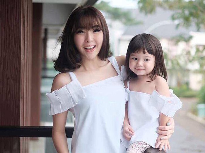 Gisella Anastasia selalu kelihatan segar, bugar, dan awet muda. Foto: Instagram Gisella Anastasia selalu kelihatan segar, bugar, dan awet muda. Foto: Instagram