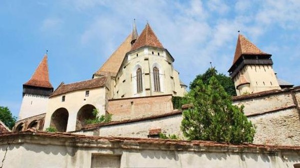 Terletak di halaman sebuah gereja, ada sebuah bangunan kecil yang dijadikan sebagai tempat terapi bagi pasangan yang hampir bercerai. Caranya cukup ekstrim, yaitu dimasukkan ke dalam ruangan yang disebut penjara perkawinan (Stephen McGrath/BBC) Terletak di halaman sebuah gereja, ada sebuah bangunan kecil yang dijadikan sebagai tempat terapi bagi pasangan yang hampir bercerai. Caranya cukup ekstrim, yaitu dimasukkan ke dalam ruangan yang disebut penjara perkawinan (Stephen McGrath/BBC)