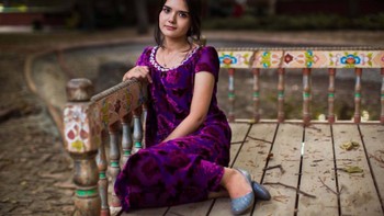 Gadis di Tajikistan. Proyek Atlas of Beauty dilakukan fotografer bernama Mihaela Noroc asal Rumania. Foto: instagram