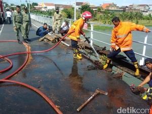 Jembatan Lama Kota Kediri Terbakar, Arus Lalin Tersendat