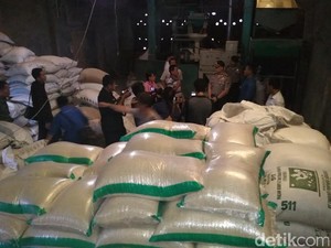 Beras Kemasan Tak Berizin Ini Diedarkan di Sejumlah Kota di Jatim