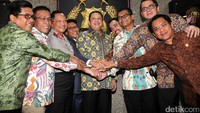 Tito Karnavian dan Pansus Hak Angket KPK menyatukan tangan.