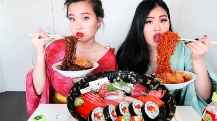Foto: Screenshot YouTube Foodtalesmukbang/Instagram Eating.Show/Yuka Kinoshita Foto: Screenshot YouTube Foodtalesmukbang/Instagram Eating.Show/Yuka Kinoshita