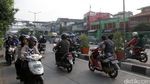 Tidak Takut Bahaya, Pemotor Nekat Melawan Arus