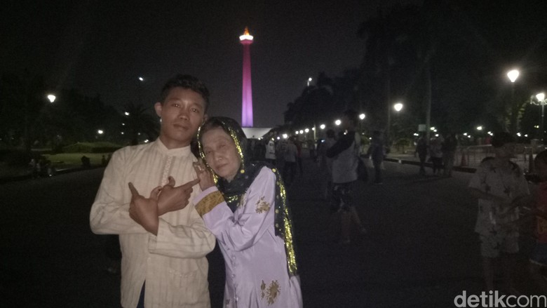 Ajak Rohaya ke Monas  Selamet Janji Aku ke Bunda Sudah Tuntas