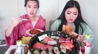 Mukbang dengan sushi.