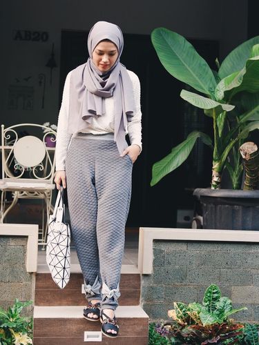 Ini yang Bikin Istri Ricky Harun Hijrah dengan Mantap Berhijab