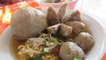 Mau Jajan Bakso? 10 Tempat Ini Punya Bakso Rawit Hingga Bakso Gulung Sedap