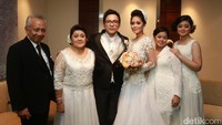 Gracia dan David bersama kedua keluarganya. Asep Syaifullah/detikHOT.