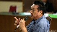 Aseng memberikan keterangan dalam sidang lanjutan kasus suap proyek jalan Maluku dan Maluku Utara di Kementerian PUPR.