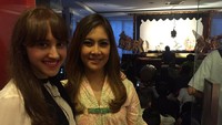 Kedekatan Tsamara dengan para pengurus partai PSI. Salah satunya Isyana Bagoes Oka. Foto: Dok. Twitter Tsamara Amany (@tsamaradki)
