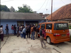 Densus 88 Geledah Rumah Abu Umar di Cianjur