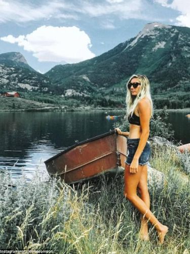 Foto Liburan Mewah Pengasuh Anak, Naik Jet Pribadi Hingga Keliling Dunia