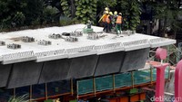 Lintasan pertama memiliki panjang 796 m, menghubungkan Jalan Gatot Soebroto di sisi markas Polda Metro Jaya dengan Jalan Raya Jendral Sudirman arah Bundaran HI. Rengga Sencaya/detikcom.