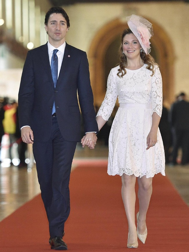 Justin Trudeau and his wife Sophie Gregoire arrive for the opening ceremony of the Commonwealth Heads of Government Meeting (CHOGM) at the Mediterranean Conference Centre on November 27, 2015 near Valletta, Malta. The biennial summit meeting of Commonwealth nations is attended by Queen Elizabeth II, Head of the Commonwealth, along with The Duke of Edinburgh, Prince of Wales and Duchess of Cornwall.  (Photo by Toby Melville - Pool /Getty Images)