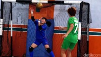 Dalam kesempatan itu, Aziz meminta seluruh atlit futsal putri terus menjalani latihan dengan serius untuk mencapai target meraih medali emas pada SEA Games 2017.