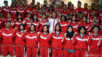 Imam memberikan sambutan di hadapan para pelajar Indonesia yang akan mengikuti ASEAN Schools Games (ASG) ke-9 Singapura.