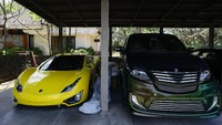 Mobil listrik Selo dan Gendhis. Mobil tersebut merupakan karya Ricky Elson. Gendhis sendiri dirakit di rumah modifikasi asal Yogyakarta, Kupu-Kupu Malam.