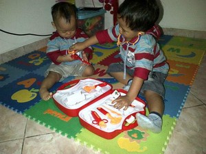 Tepat Penggunaannya, Mainan Bisa Jadi Alat Belajar Anak Lho