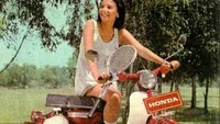 Sama seperti kompetitornya, Honda mempromosikan C-70 dengan menampilkan motor tersebut di iklannya. Istimewa/Pinterest.