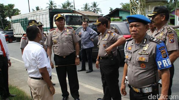 Kapolda Sumut Irjen PaulusWaterpauw mengecek perbatasan Sumut-Aceh.