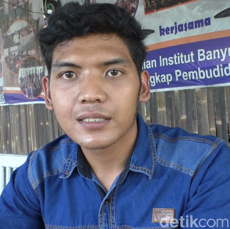 Frendi, Kuli Panggul Jadi Mahasiswa dari Kampung Sidat Banyumas Frendi, Kuli Panggul Jadi Mahasiswa dari Kampung Sidat Banyumas