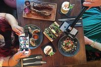 Niat Banget! Resto Ini Sediakan Peralatan untuk Foto Instagram bagi Pengunjung