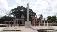 Monumen tersebut berjejer lurus dengan Kantor DPRD Kalimantan Tengah, rumah jabatan Gubernur, Istana Isen Mulang, dan Bundaran Besar yang menjadi simbol Palangka Raya. Foto: Monumen Soekarno di Palangka Raya (Noval-detikcom)