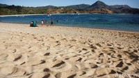 Sumbawa Barat, Propinsi Nusa Tenggara Barat, memiliki obyek wisata berupa pantai yang tidak kalah indahnya dibandingkan dengan pantai-pantai di Bali. Pantai ini disebut dengan Pantai Maluk yang terletak di Desa Maluk, Kecamatan Jereweh, Kabupaten Sumbawa Barat. Dikhy Sasra/detikcom/File.