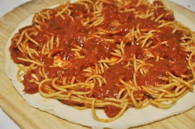 Spaghetti Kalengan hingga Mac N Cheese, Deretan Topping Pizza Kontroversial