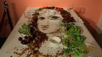 Jajaran makanan yang dibentuk artistik ini mirip seperti Mona Lisa. Bener gak sih itu ada jengkolnya? (Foto: Istimewa)