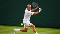 Steve Darcis hanya bertahan tiga gim di set pertama laga babak kedua melawan David Ferrer karena cedera punggung. Foto: Clive Brunskill/Getty Images