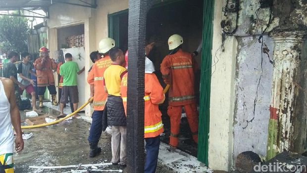 Sebuah bengkel terbakar ludes di Cipayung, Jaktim