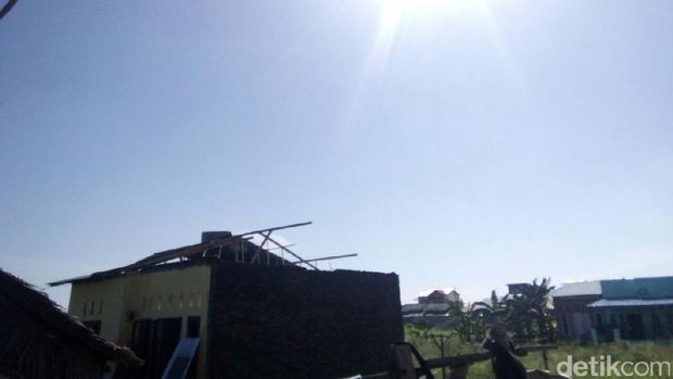 Sebanyak 28 unit rumah rusak terkena angin puting beliung di Deli Serdang, Sumut