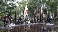 Para Yonif Para Rider 503/MK di MM 12.2, mereka begitu bangga menjaga salah satu titik terdepan Indonesia. detikTravel di pertengahan tahun 2017 lalu mengikuti patroli mereka (Afif Farhan/detikTravel)