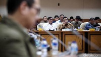 Meski belum ketok palu, Tjahjo optimistis angka presidential treshold atau ambang batas capres itu bisa dipenuhi. Salah satu alasannya, selama dua kali Pilpres berjalan baik dan lancar dengan besaran angka tersebut.
