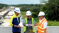 Presiden Jokowi mengatakan, fisik dan konstruksi sudah selesai 25 persen, pembebasan lahan sudah selesai 92 persen. Dok. Setpres.