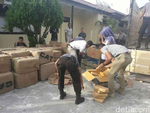 Polisi Amankan Truk yang Bawa 1,7 Ton Ganja di Aceh