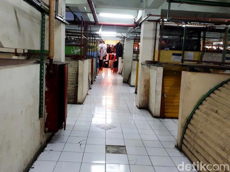 Penurunan Daya Beli dan PHK Massal Penurunan Daya Beli dan PHK Massal