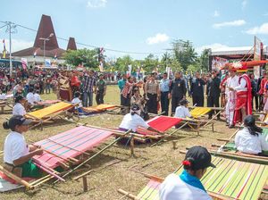 Usai Parade 1.001 Kuda Sandelwood, Masih Ada Festival Tenun Ikat Sumba