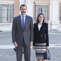 Raja Felipe VI dan Ratu Letizia dari Spanyol menghadiri sesi pembukaan Simposium Internasional tentang Carlos III di Aranjuez Royal Palace pada tanggal 7 November 2016 di Aranjuez, Spanyol. (Foto: Carlos Alvarez / Getty Images)