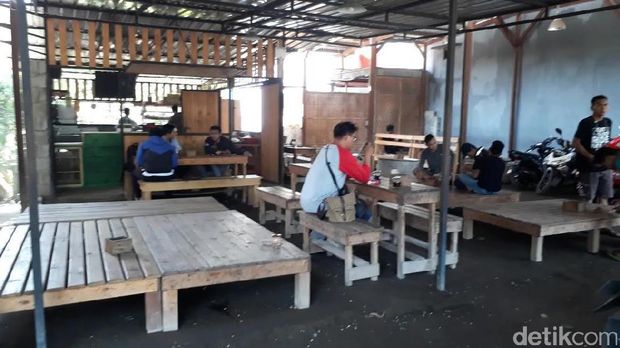 Suasana Kafe Hore usai Firman meninggal/