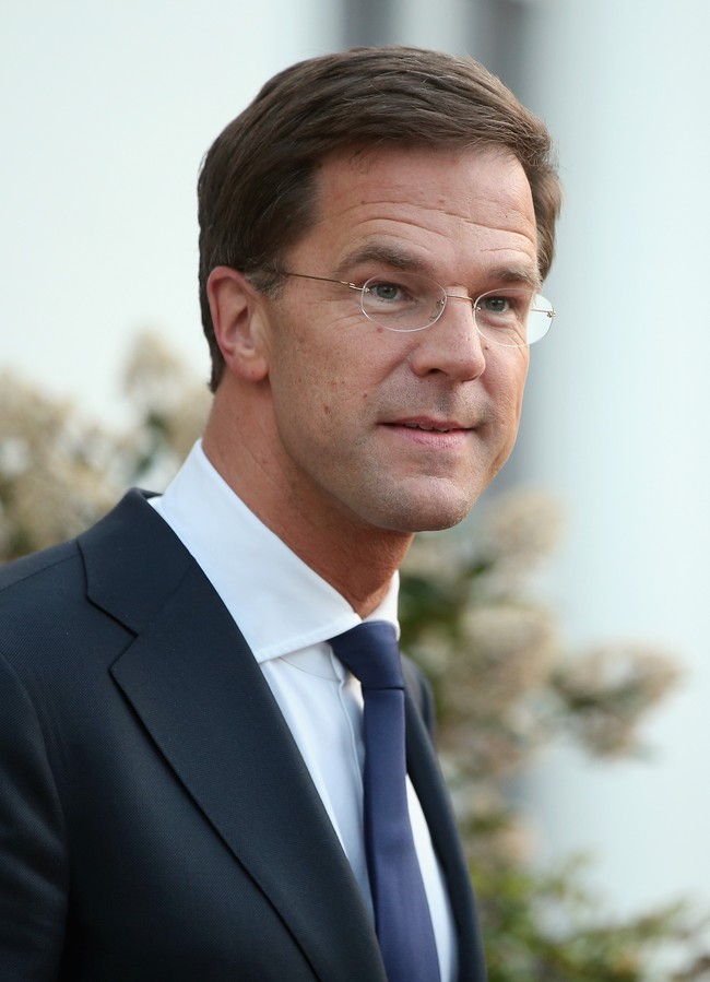 Perdana Menteri Belanda Mark Rutte. Pria 50 tahun ini disebut-sebut memiliki fitur wajah mirip aktor Inggris, Benedict Cumberbatch. Tak heran kalau Mark termasuk dalam daftar 10 Presiden paling Seksi dan Populer di Dunia versi Trending Top Most. Foto: Getty Images