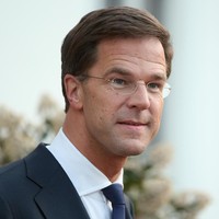 Perdana Menteri Belanda Mark Rutte. Pria 50 tahun ini disebut-sebut memiliki fitur wajah mirip aktor Inggris, Benedict Cumberbatch. Tak heran kalau Mark termasuk dalam daftar 10 Presiden paling Seksi dan Populer di Dunia versi Trending Top Most. Foto: Getty Images