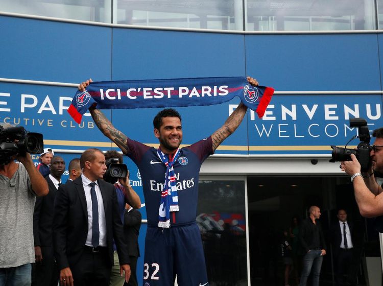 Tolak City, Dani Alves Jatuh ke Pelukan PSG